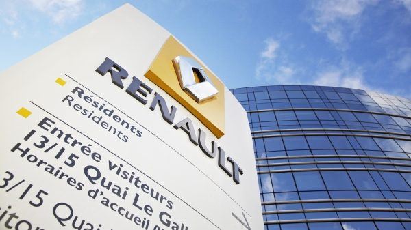 Kauani Colpani - Estagiária - Renault Group